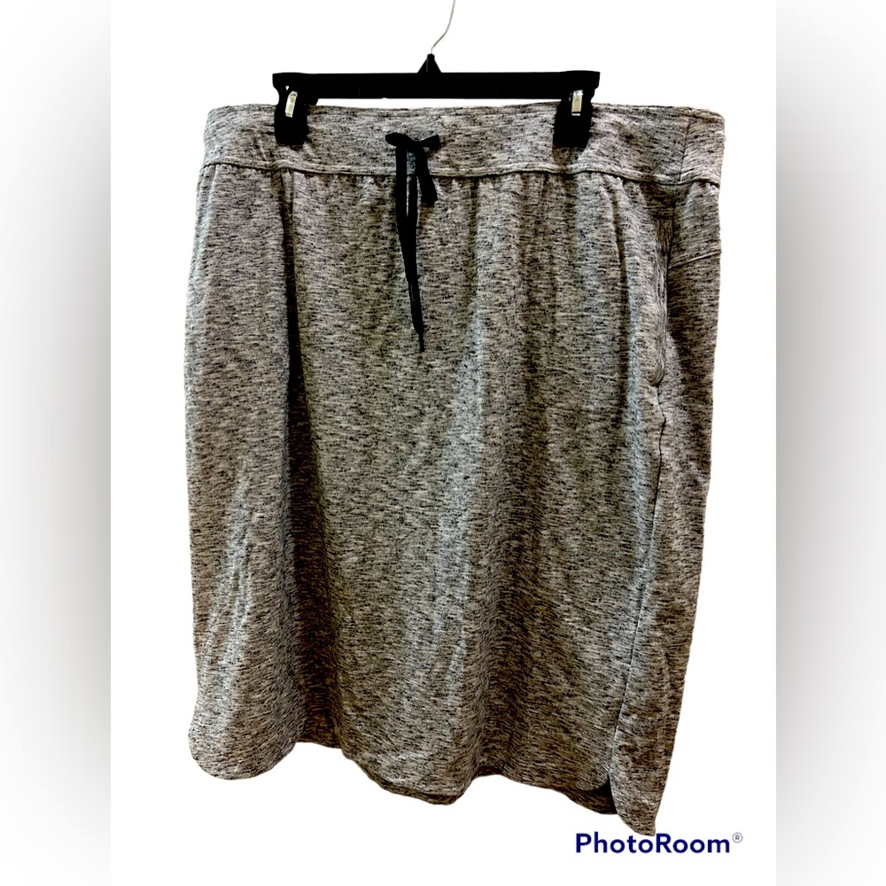Heather gray athleisure skirt with pockets!!